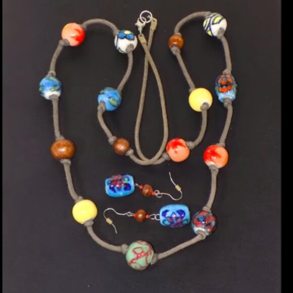 Vintage Boho Hand-Painted Ceramic & Wood Bead Leather Necklace & Earrings Set - Picture 8 of 9